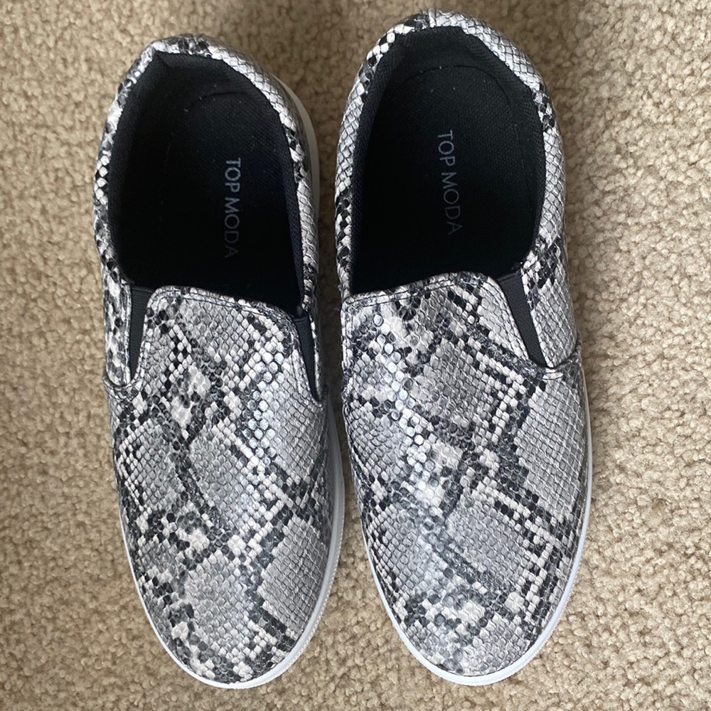 TOP MODA Slip On Snake Skin Shoes